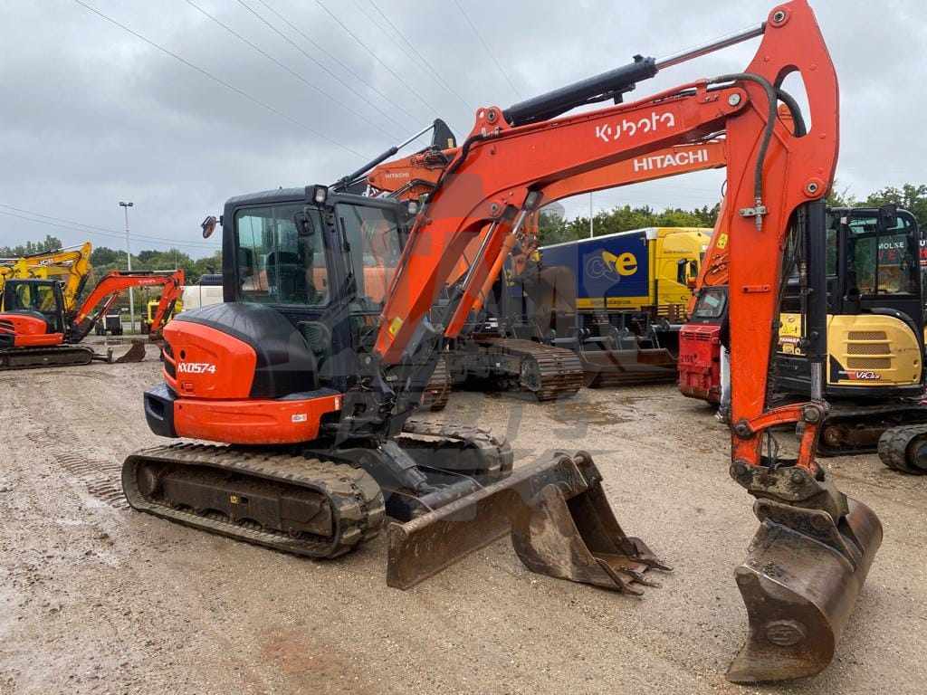 Excavator Kubota KX057-4 ▶️An fabricatie : 2015 ▶️Ore: 4137 ▶️Pret: 31.000 euro +TVA (posibilitate factura externa) Posibilitate finantare leasing/credit! 👉Solicita oferta personalizata :