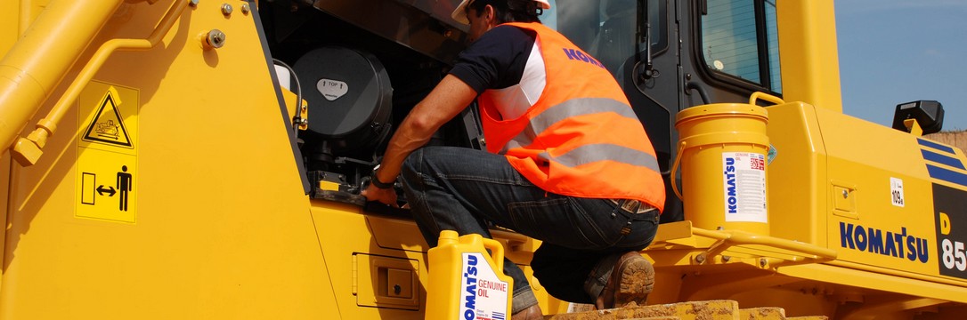 Schimba uleiul si filtrele la excavator foarte simplu